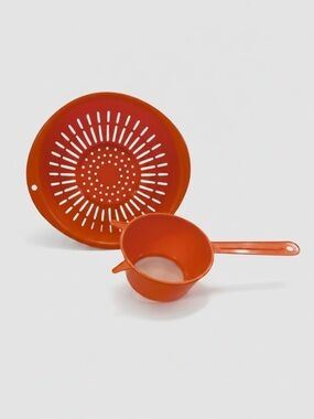 Vintage 70’s Orange Rubbermaid Colander & Flat Bottom Mesh Strainer